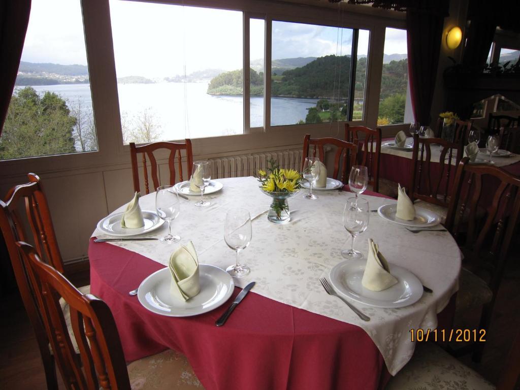 Hotel Santo Apostol Redondela Bagian luar foto